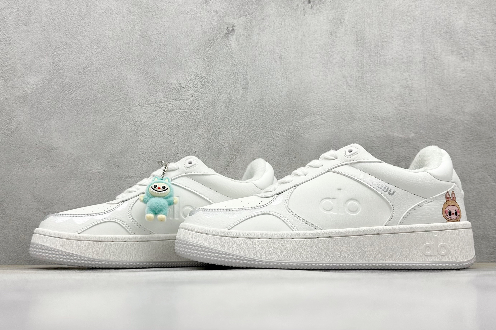 图片[5]-Alo Yoga Recovery Mode 拉布布，人气单品 舒适简约防滑耐磨低帮休闲板鞋 Alo Yoga于2007年创立于洛杉矶，意在传播有意识的运动，同时激发人们的健康意识与创造力。品牌的核心理念在于制作能够带来完美体验的瑜伽服饰与功能性单品，让有意识的运动融入并改变生活。 尺码：36-45-选品中心