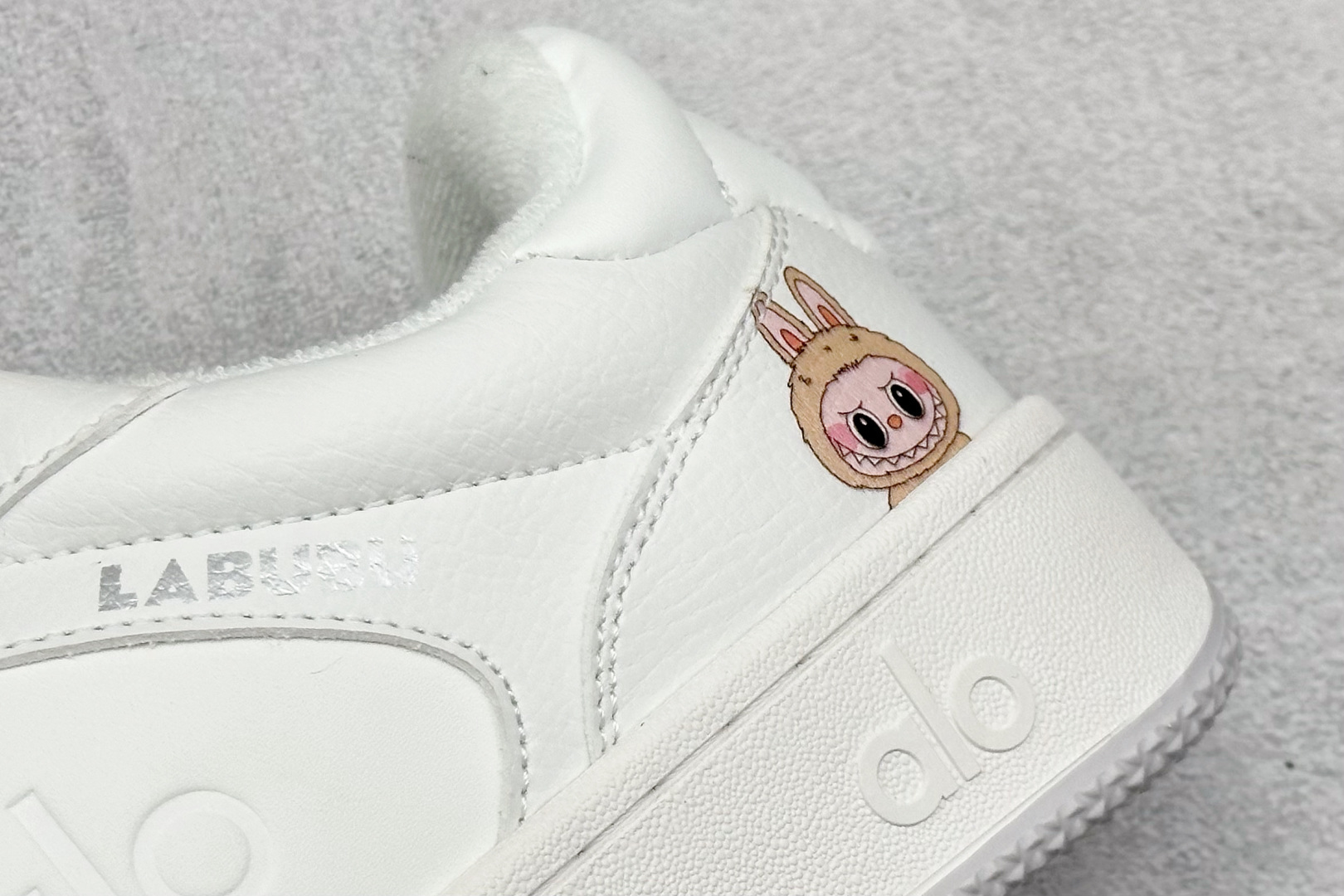 图片[9]-Alo Yoga Recovery Mode 拉布布，人气单品 舒适简约防滑耐磨低帮休闲板鞋 Alo Yoga于2007年创立于洛杉矶，意在传播有意识的运动，同时激发人们的健康意识与创造力。品牌的核心理念在于制作能够带来完美体验的瑜伽服饰与功能性单品，让有意识的运动融入并改变生活。 尺码：36-45-选品中心