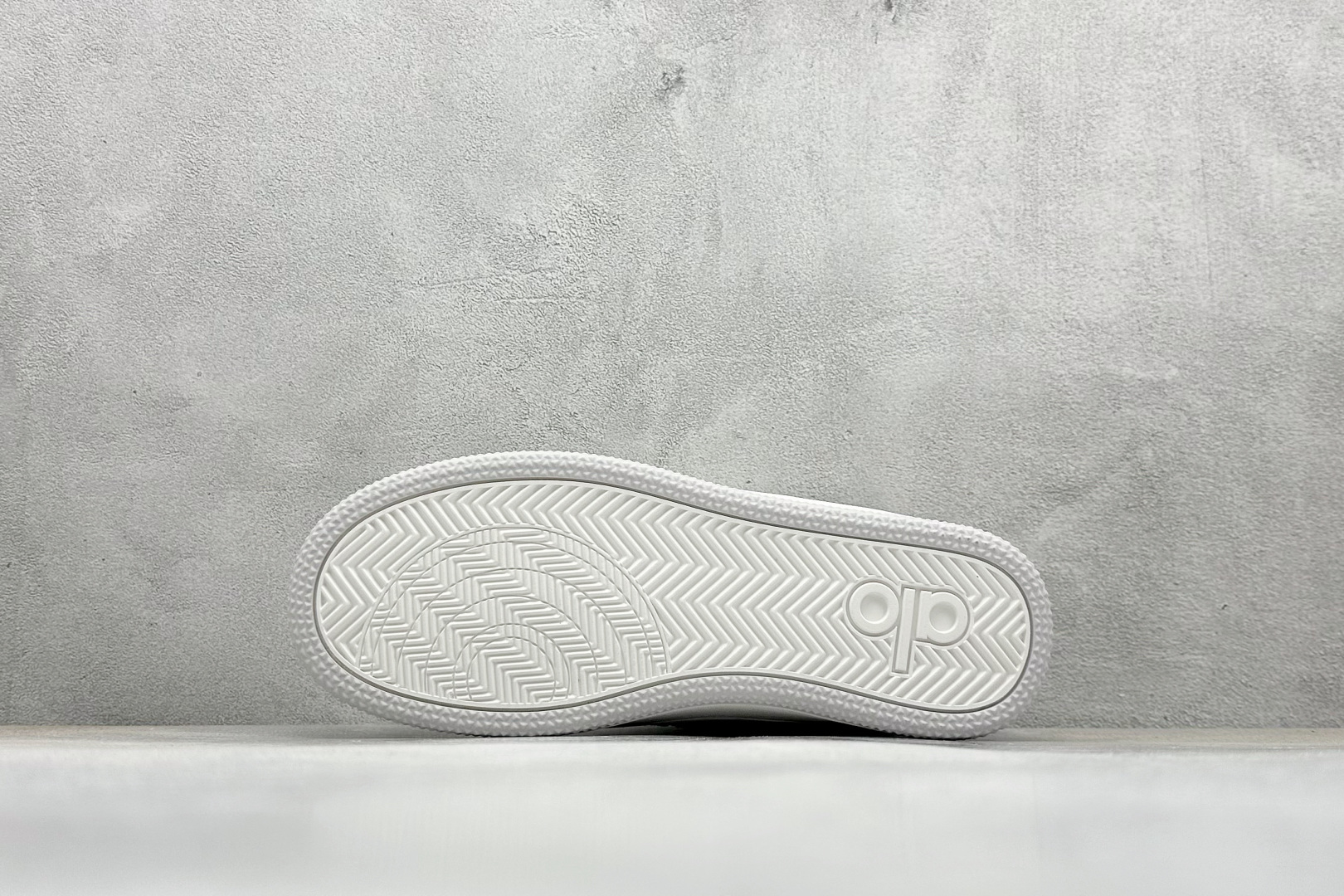 图片[4]-Alo Yoga Recovery Mode 拉布布，人气单品 舒适简约防滑耐磨低帮休闲板鞋 Alo Yoga于2007年创立于洛杉矶，意在传播有意识的运动，同时激发人们的健康意识与创造力。品牌的核心理念在于制作能够带来完美体验的瑜伽服饰与功能性单品，让有意识的运动融入并改变生活。 尺码：36-45-选品中心