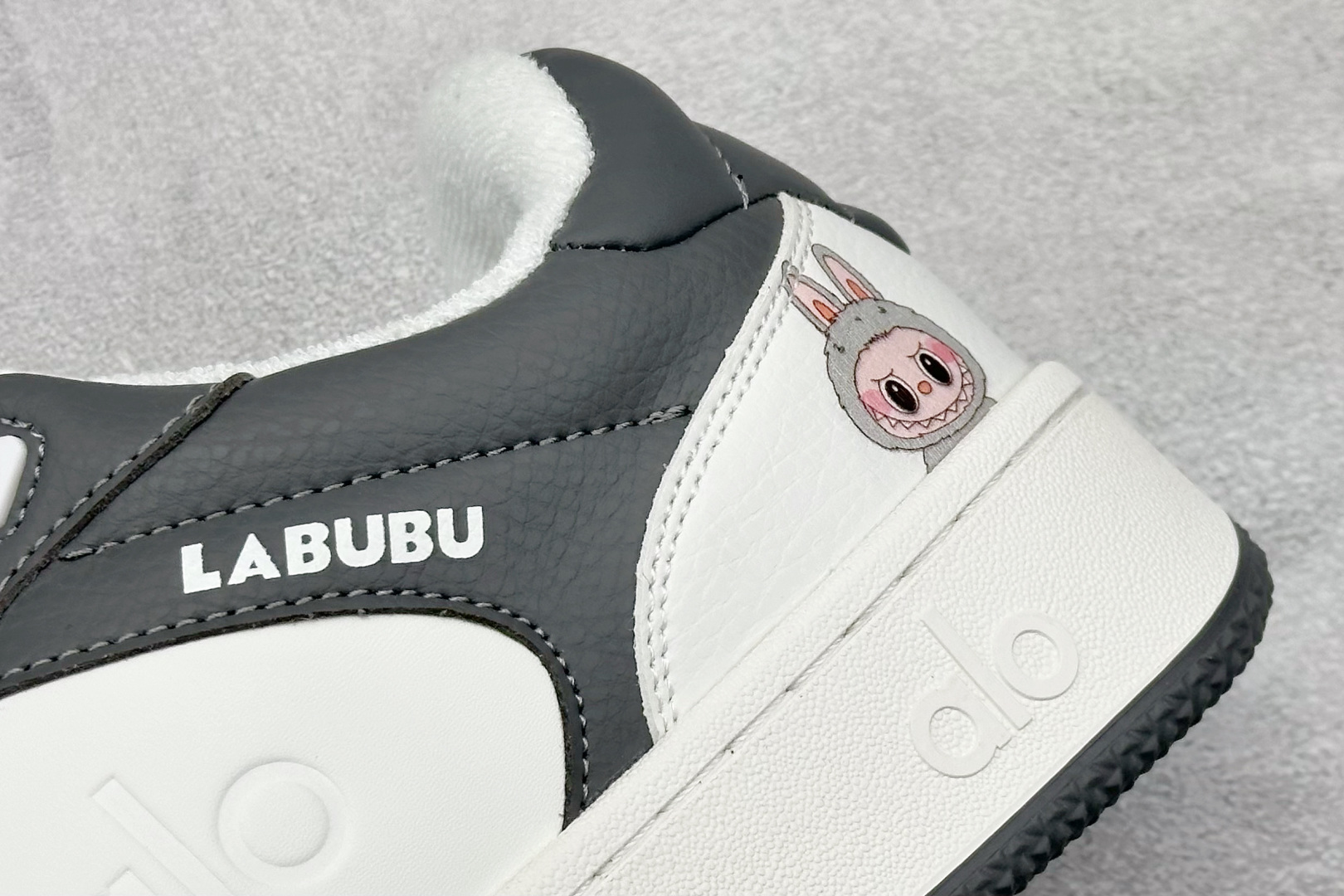 图片[9]-Alo Yoga Recovery Mode 拉布布，人气单品 舒适简约防滑耐磨低帮休闲板鞋 Alo Yoga于2007年创立于洛杉矶，意在传播有意识的运动，同时激发人们的健康意识与创造力。品牌的核心理念在于制作能够带来完美体验的瑜伽服饰与功能性单品，让有意识的运动融入并改变生活。 尺码：36-45-选品中心