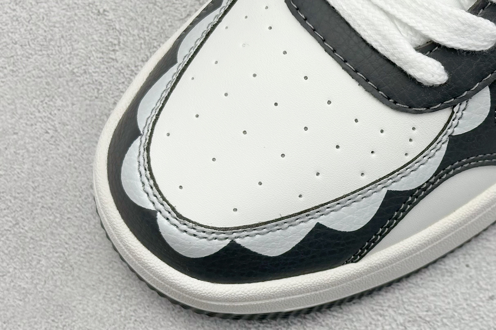 图片[7]-Alo Yoga Recovery Mode 拉布布，人气单品 舒适简约防滑耐磨低帮休闲板鞋 Alo Yoga于2007年创立于洛杉矶，意在传播有意识的运动，同时激发人们的健康意识与创造力。品牌的核心理念在于制作能够带来完美体验的瑜伽服饰与功能性单品，让有意识的运动融入并改变生活。 尺码：36-45-选品中心