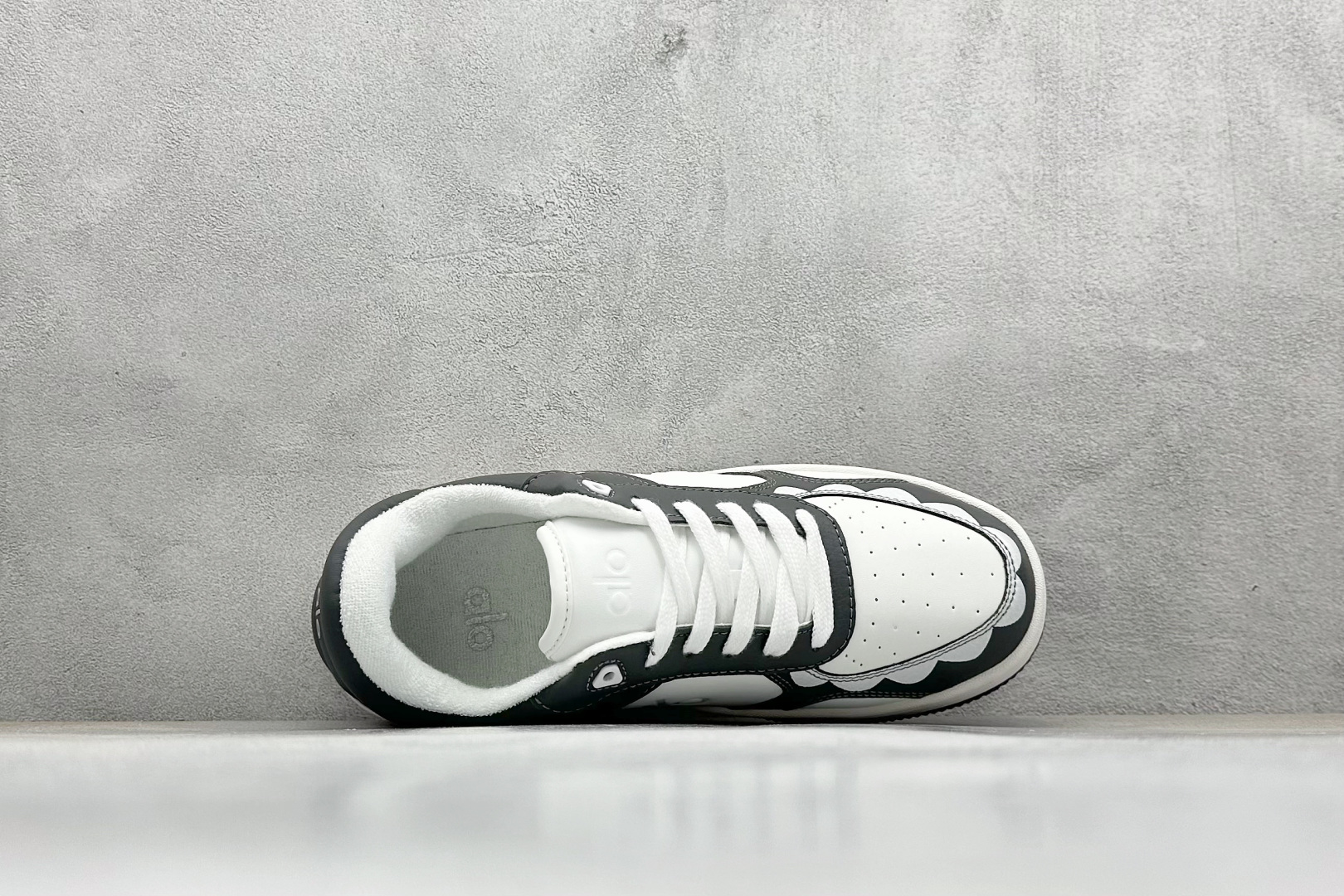 图片[3]-Alo Yoga Recovery Mode 拉布布，人气单品 舒适简约防滑耐磨低帮休闲板鞋 Alo Yoga于2007年创立于洛杉矶，意在传播有意识的运动，同时激发人们的健康意识与创造力。品牌的核心理念在于制作能够带来完美体验的瑜伽服饰与功能性单品，让有意识的运动融入并改变生活。 尺码：36-45-选品中心