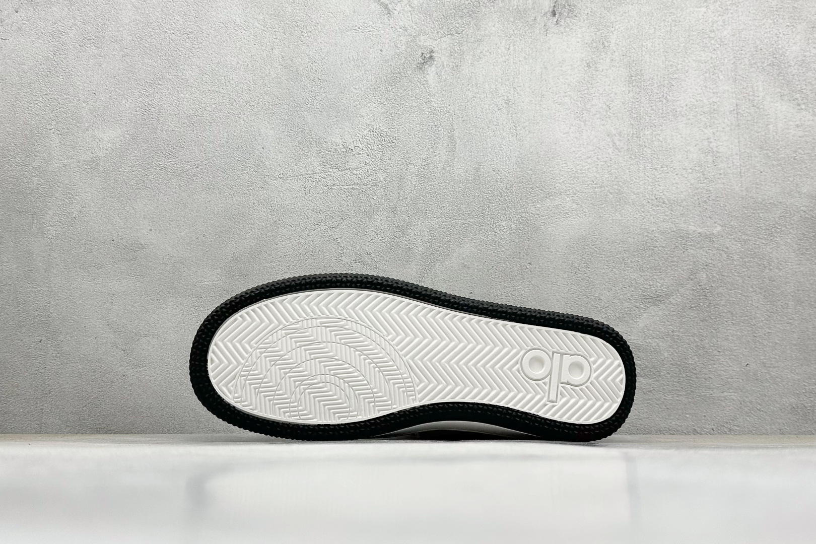 Alo Yoga Recovery Mode 拉布布人气单品 舒适简约防滑耐磨低帮休闲板鞋