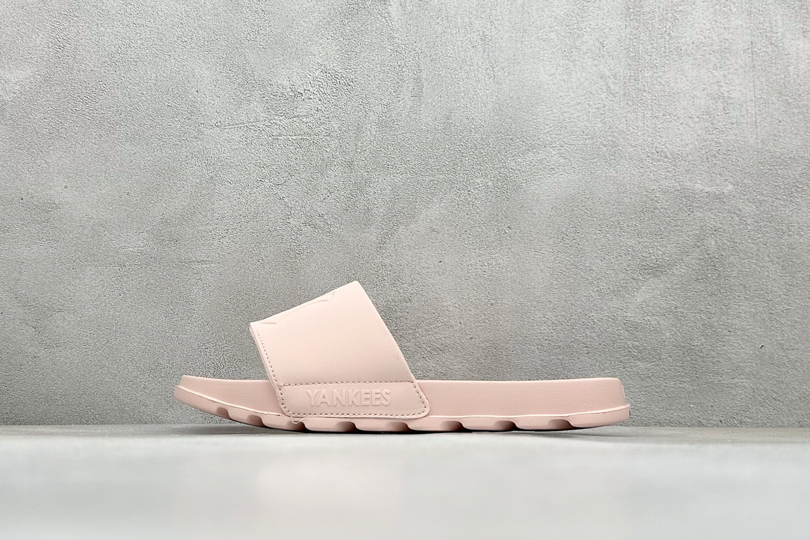 MLB 25夏季新款复古暗纹老花时尚休闲拖鞋 货号：36 36.5 37 38 38.5 39 40-选品中心