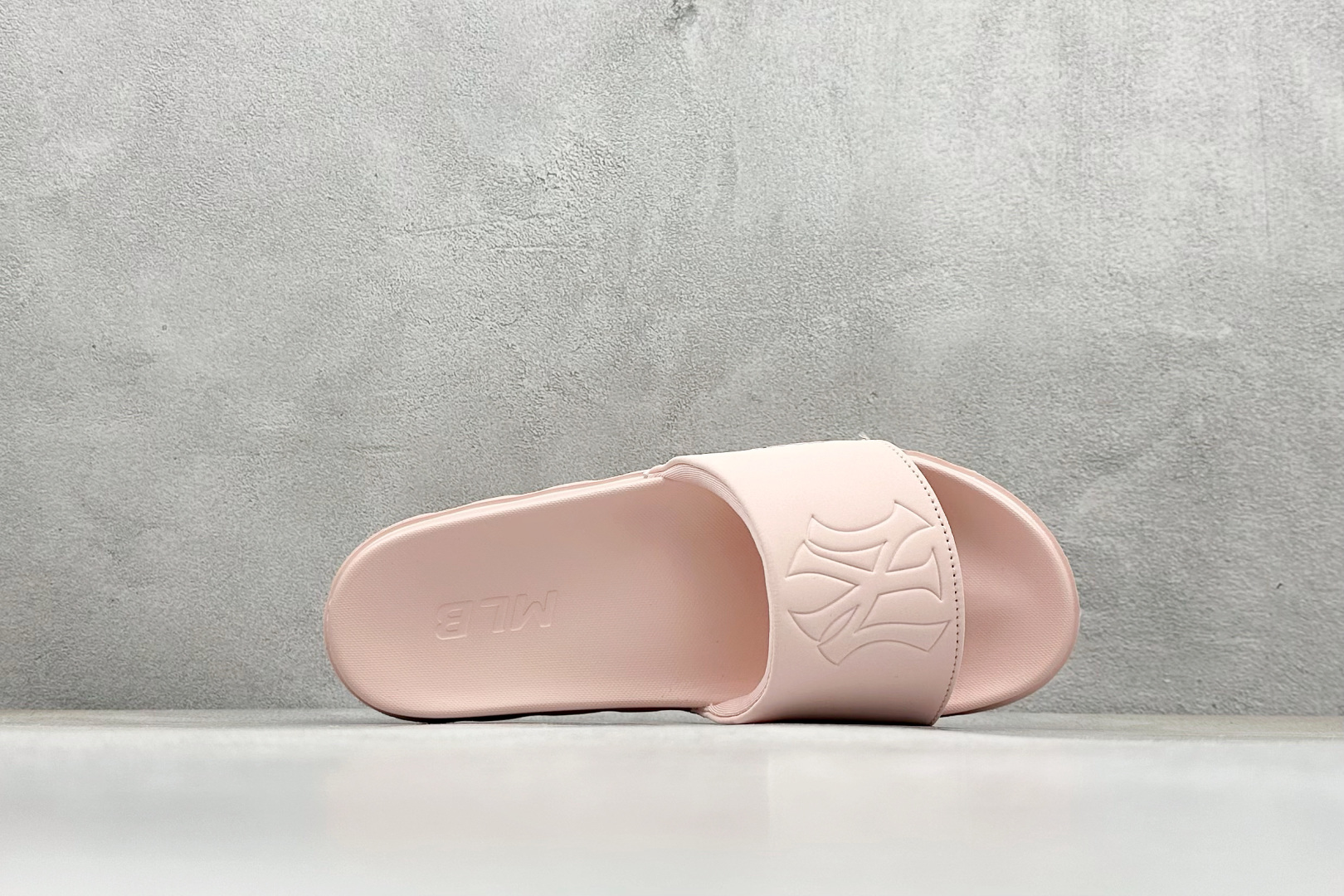 图片[3]-MLB 25夏季新款复古暗纹老花时尚休闲拖鞋 货号：36 36.5 37 38 38.5 39 40-选品中心