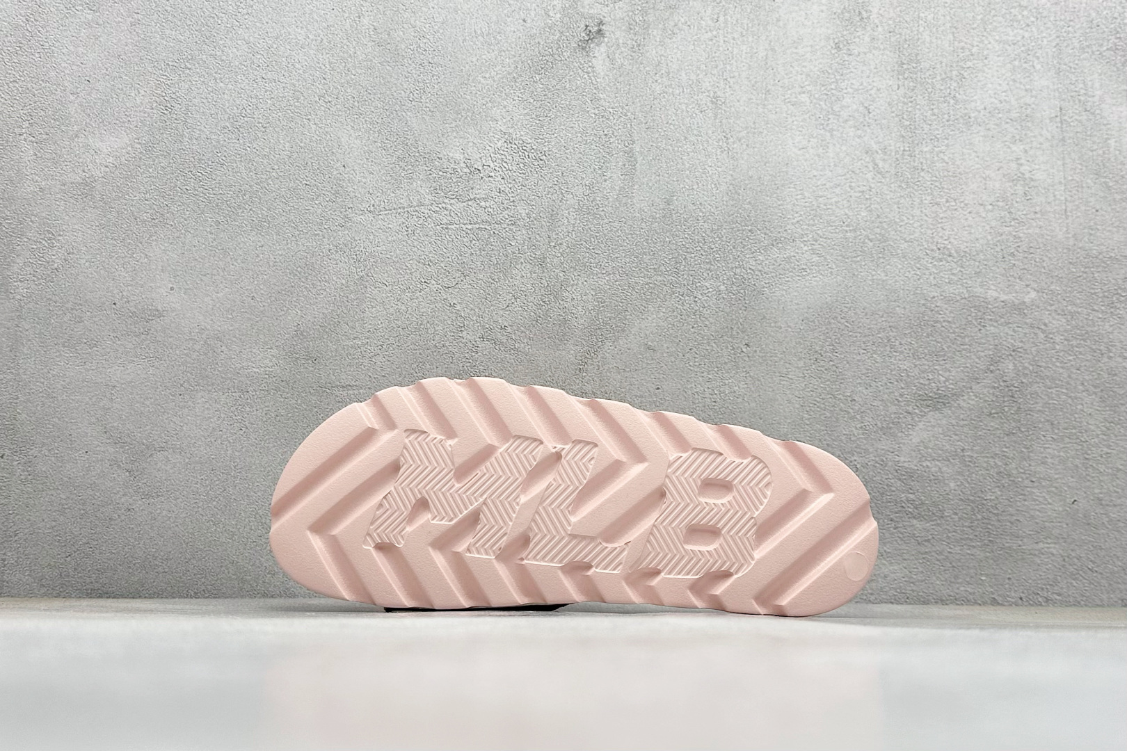 图片[4]-MLB 25夏季新款复古暗纹老花时尚休闲拖鞋 货号：36 36.5 37 38 38.5 39 40-选品中心