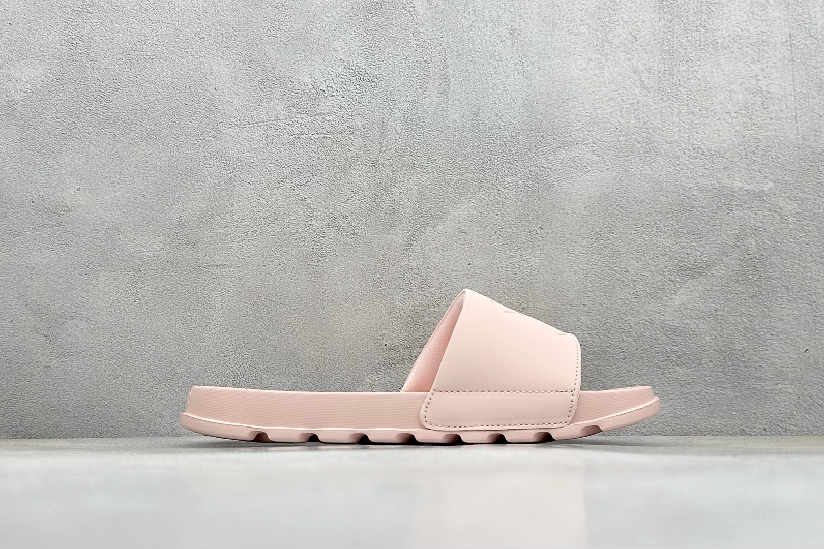 图片[2]-MLB 25夏季新款复古暗纹老花时尚休闲拖鞋 货号：36 36.5 37 38 38.5 39 40-选品中心