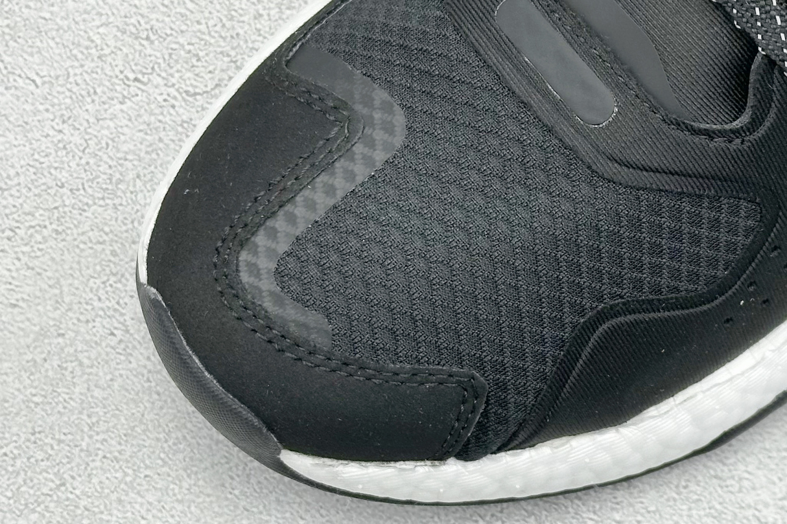 
Adidas Day Jogger 夜行者二代 
全掌BOOST踩屎感回弹大底 实拍首发 
陈奕迅同款