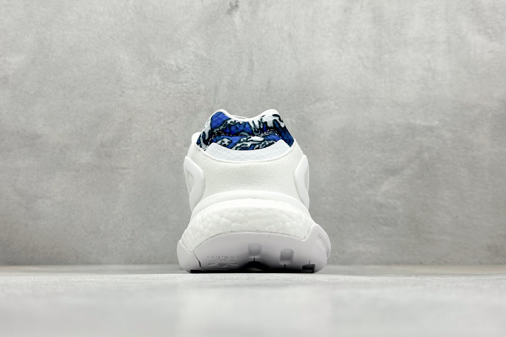 
Adidas Day Jogger 夜行者二代 
全掌BOOST踩屎感回弹大底 实拍首发 
陈奕迅同款