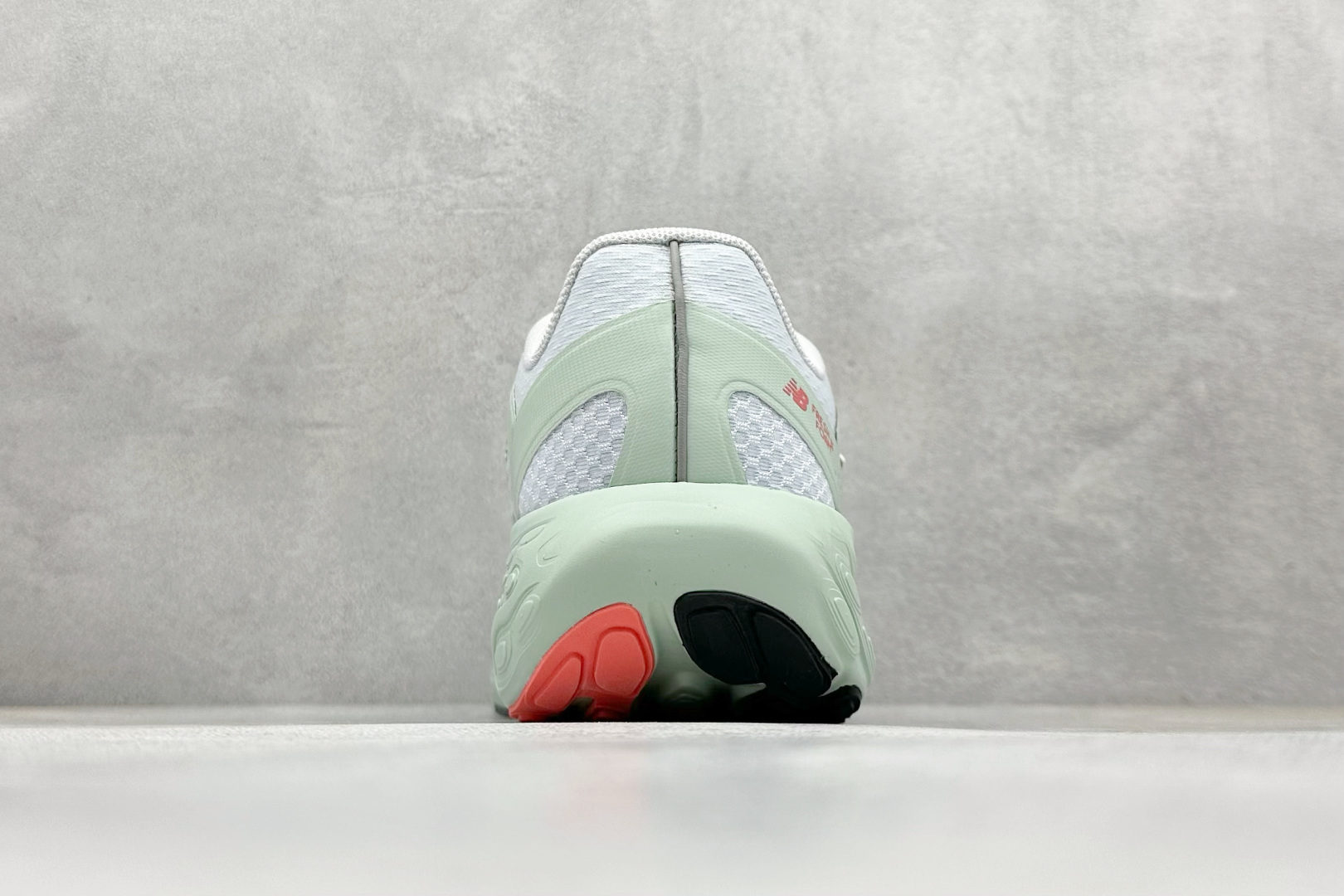 New Balance NB Fresh Foam UTRN系列 新百伦舒适耐磨低帮休闲跑步鞋 UTRNQD