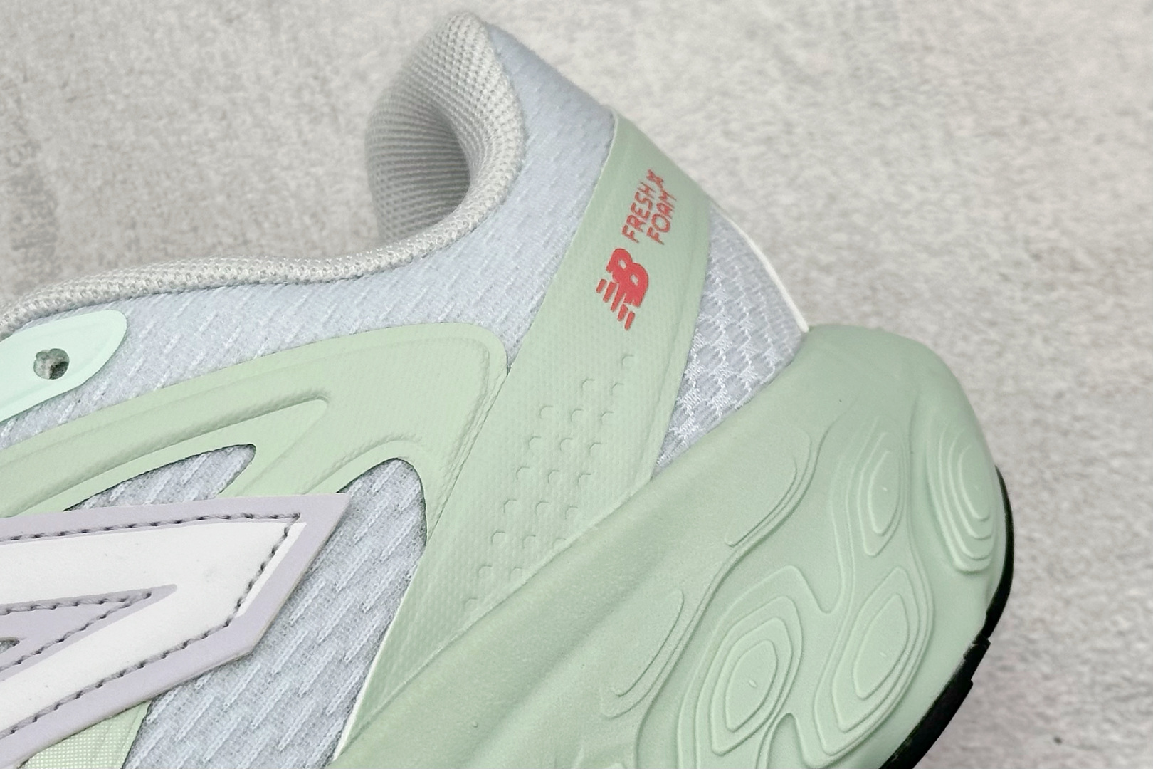 New Balance NB Fresh Foam UTRN系列 新百伦舒适耐磨低帮休闲跑步鞋 UTRNQD