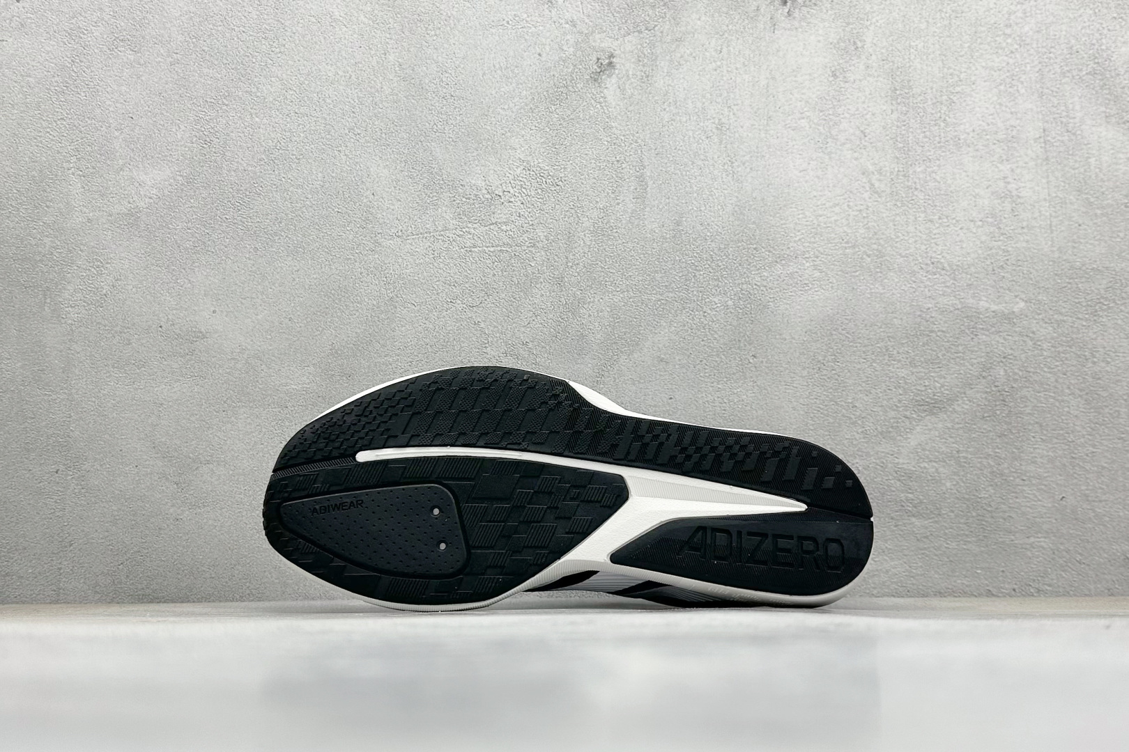AdidAdizero BK 阿迪透气低帮跑步鞋 JP6515