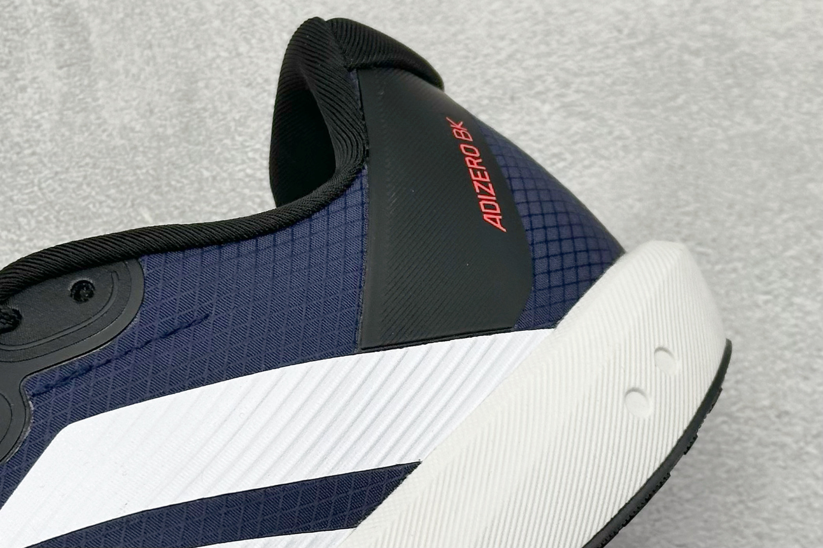 AdidAdizero BK 阿迪透气低帮跑步鞋 JP6515