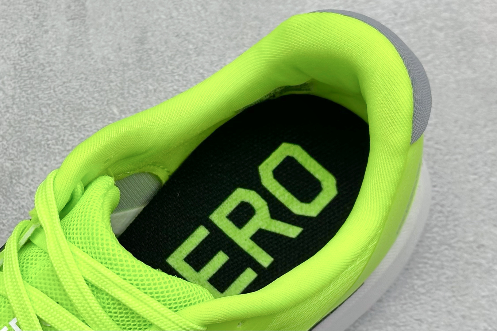 AdidAdizero BK 阿迪透气低帮跑步鞋 JP6533