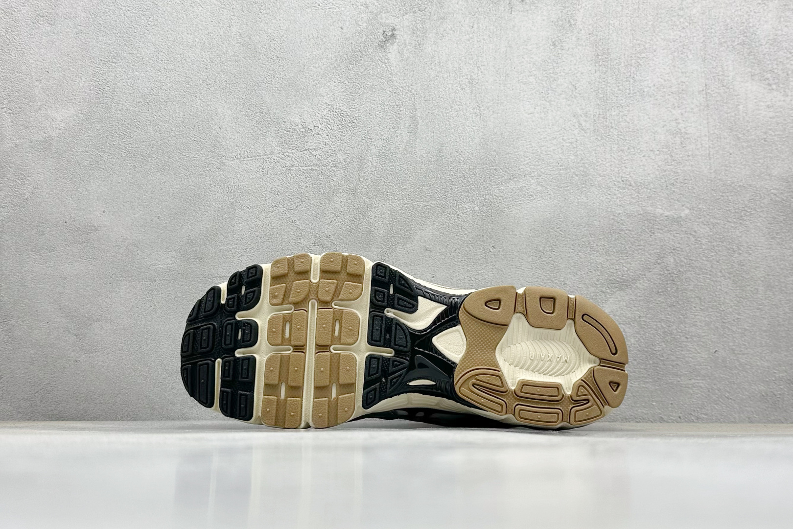 Nike Air Max Moto 2K 百搭舒适耐磨 低帮跑步鞋 HQ2056-268