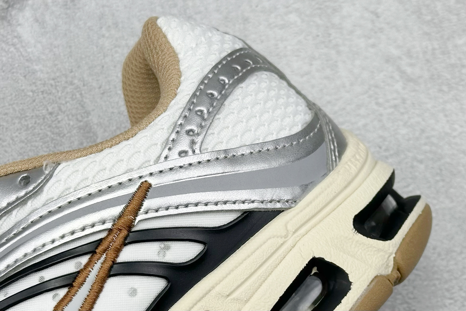 Nike Air Max Moto 2K 百搭舒适耐磨 低帮跑步鞋 HQ2056-268