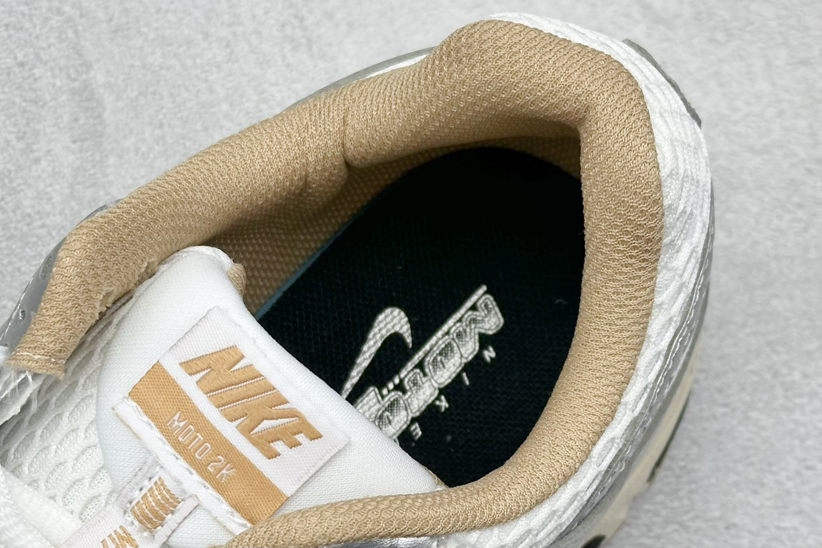 Nike Air Max Moto 2K 百搭舒适耐磨 低帮跑步鞋 HQ2056-268
