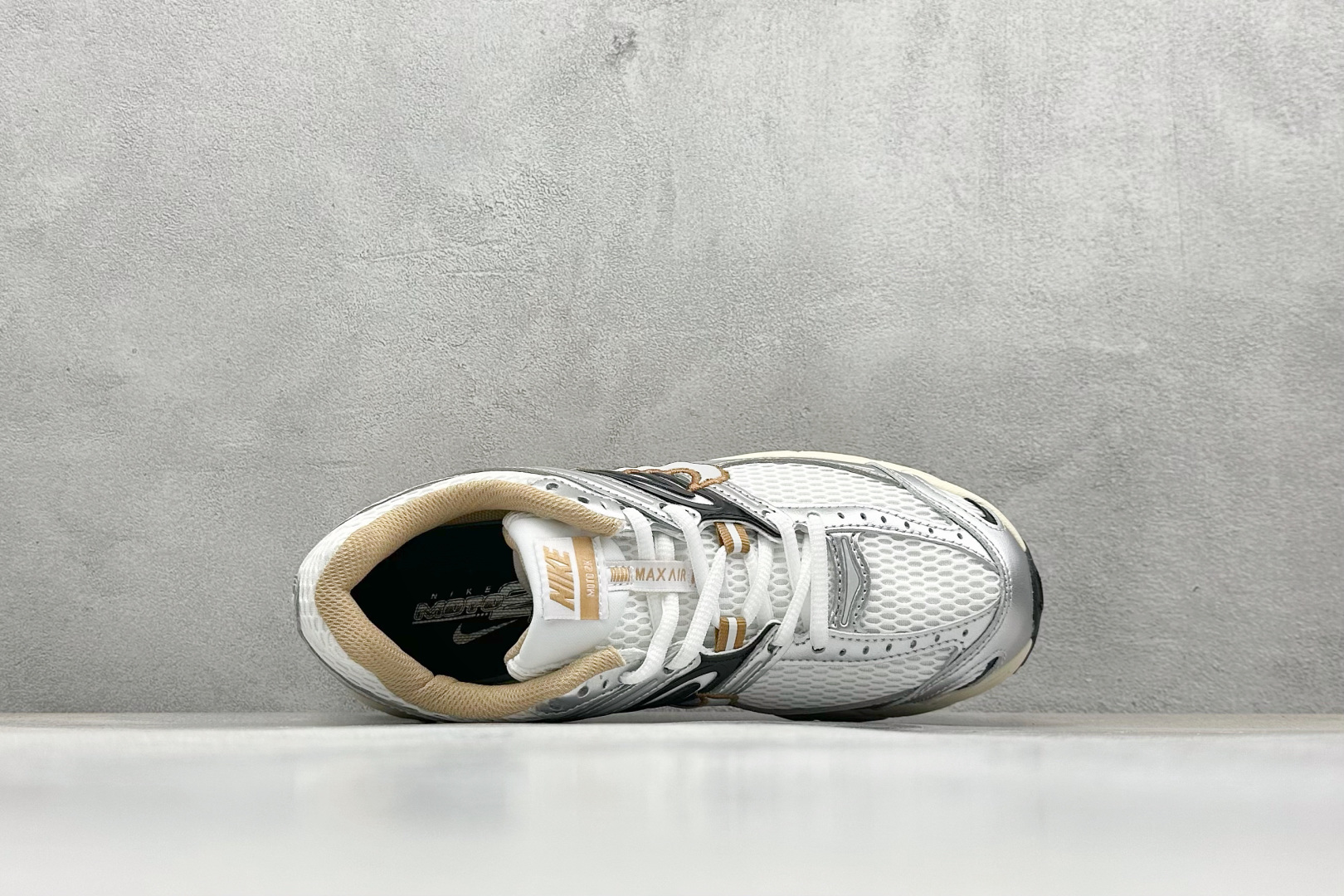 Nike Air Max Moto 2K 百搭舒适耐磨 低帮跑步鞋 HQ2056-268