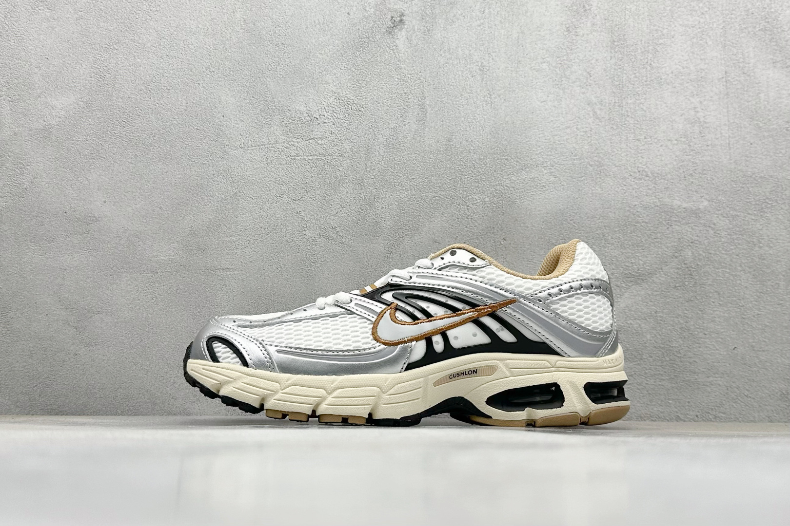 Nike Air Max Moto 2K 百搭舒适耐磨 低帮跑步鞋 HQ2056-268