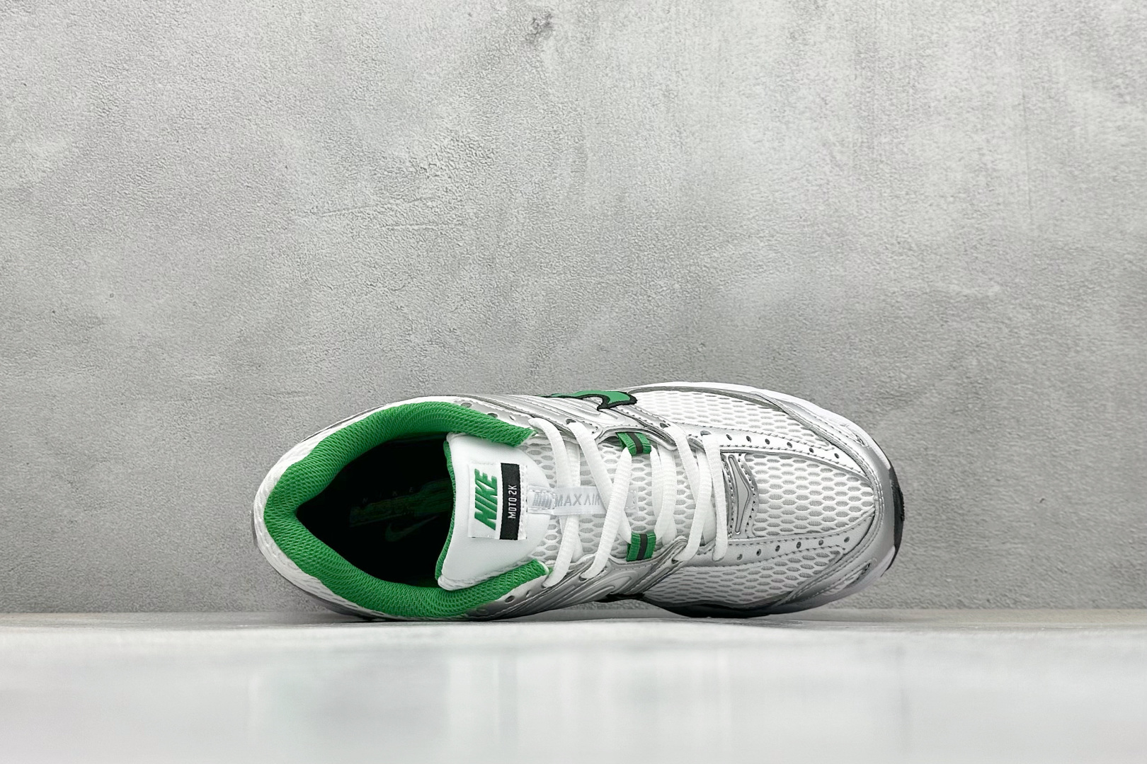 Nike Air Max Moto 2K 百搭舒适耐磨 低帮跑步鞋 HQ2056-102