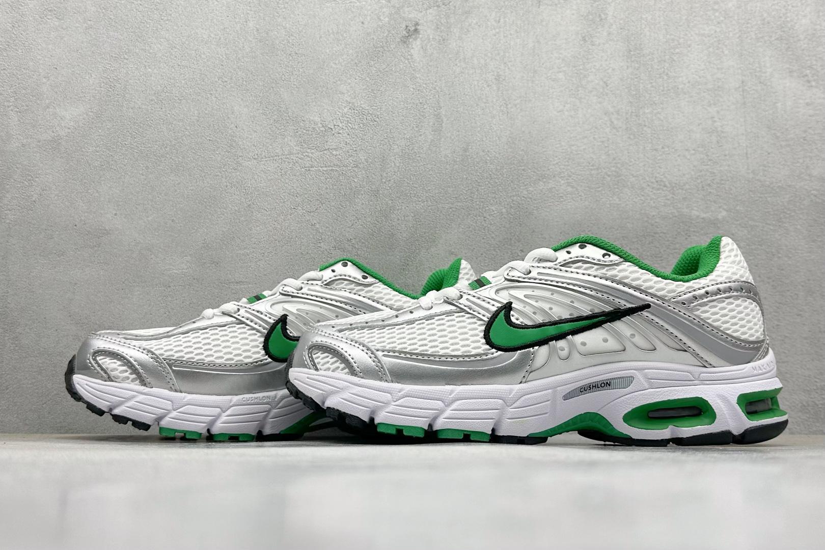 Nike Air Max Moto 2K 百搭舒适耐磨 低帮跑步鞋 HQ2056-102