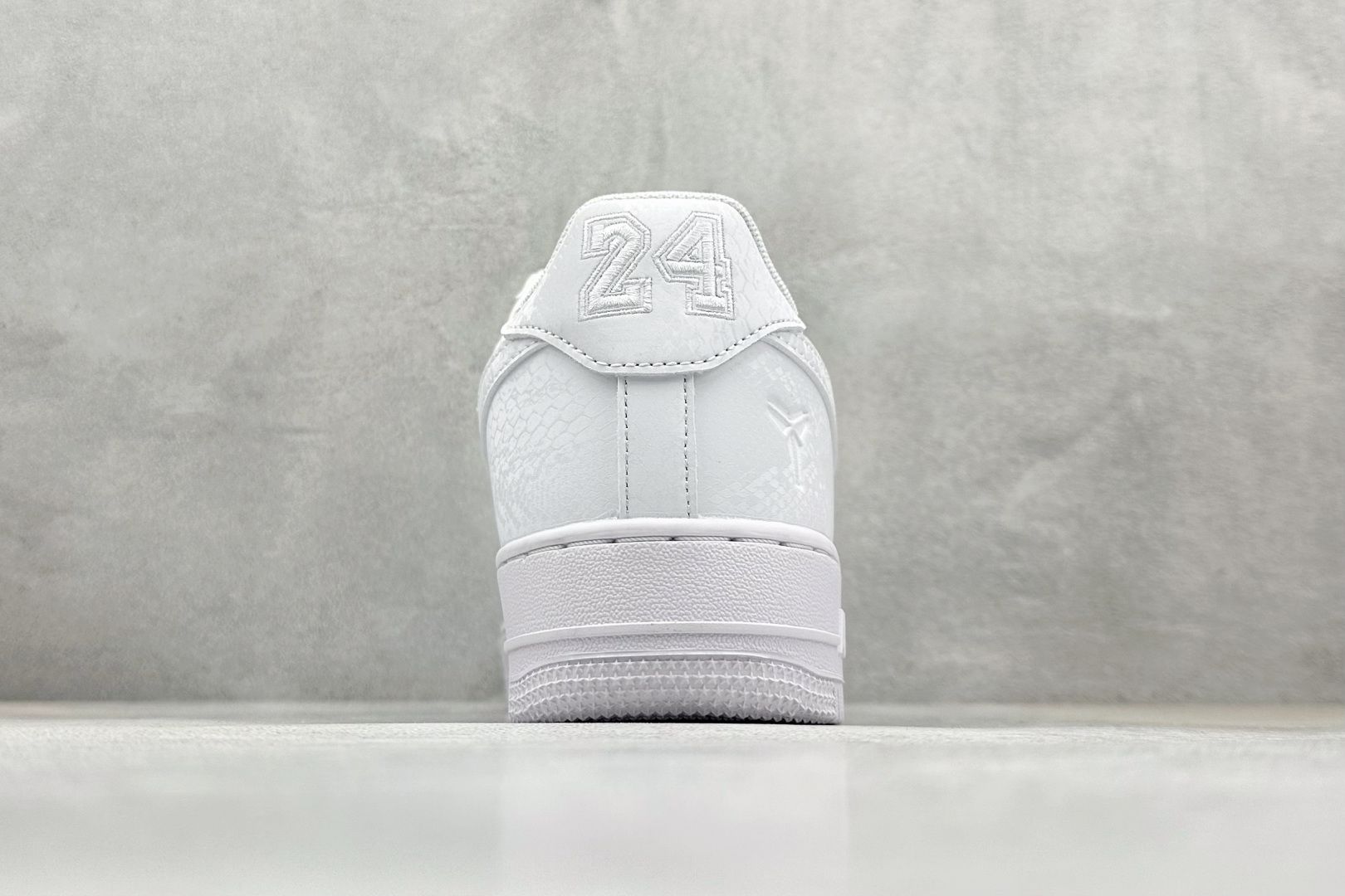 S2版Kobe x Nike Air Force 1'07 Low 科比 空军一号低帮休闲板鞋 IB0018-100