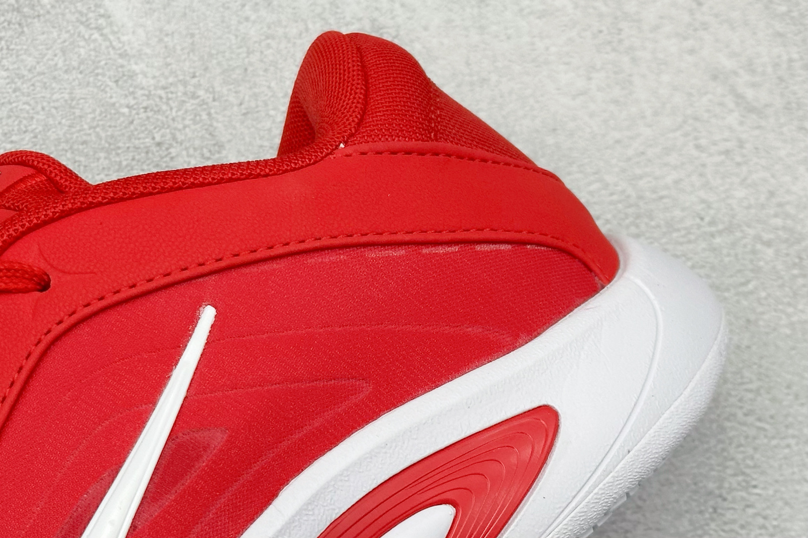 图片[9]-GJR版 Nike A\’One 威尔逊 舒适百搭防滑耐磨低帮篮球鞋 鞋款的主人正是当今 WNBA 现役第一人阿贾·威尔逊。鞋款被命名为 Nike A’One，结合了代目和阿贾的名字，显得十分巧妙。这双鞋历经两年多的精心研发，采用先进的 Cushlon ST2 泡棉技术，提供灵敏的缓震性能，并对抓地力进行了全面革新，确保运动员在球场上能够平稳、迅速地移动。透气网眼鞋面为运动员提供了顶级的支撑效果，非常适合那些勇于挑战极限的球场勇士。 货号：HQ8500-600 尺码：36 37 38 39 40 40.5 41 42 42.5 43 44 44.5 45 46-选品中心