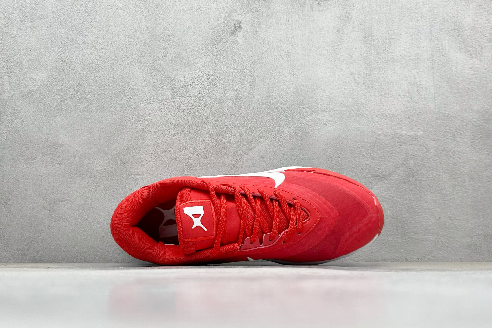 图片[3]-GJR版 Nike A\’One 威尔逊 舒适百搭防滑耐磨低帮篮球鞋 鞋款的主人正是当今 WNBA 现役第一人阿贾·威尔逊。鞋款被命名为 Nike A’One，结合了代目和阿贾的名字，显得十分巧妙。这双鞋历经两年多的精心研发，采用先进的 Cushlon ST2 泡棉技术，提供灵敏的缓震性能，并对抓地力进行了全面革新，确保运动员在球场上能够平稳、迅速地移动。透气网眼鞋面为运动员提供了顶级的支撑效果，非常适合那些勇于挑战极限的球场勇士。 货号：HQ8500-600 尺码：36 37 38 39 40 40.5 41 42 42.5 43 44 44.5 45 46-选品中心