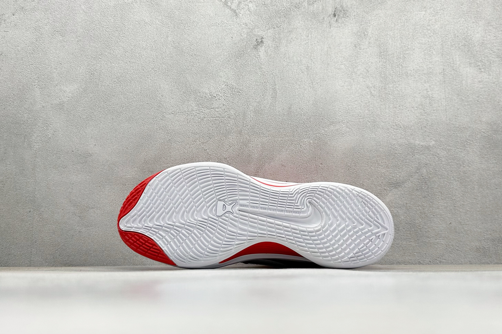 图片[4]-GJR版 Nike A\’One 威尔逊 舒适百搭防滑耐磨低帮篮球鞋 鞋款的主人正是当今 WNBA 现役第一人阿贾·威尔逊。鞋款被命名为 Nike A’One，结合了代目和阿贾的名字，显得十分巧妙。这双鞋历经两年多的精心研发，采用先进的 Cushlon ST2 泡棉技术，提供灵敏的缓震性能，并对抓地力进行了全面革新，确保运动员在球场上能够平稳、迅速地移动。透气网眼鞋面为运动员提供了顶级的支撑效果，非常适合那些勇于挑战极限的球场勇士。 货号：HQ8500-600 尺码：36 37 38 39 40 40.5 41 42 42.5 43 44 44.5 45 46-选品中心