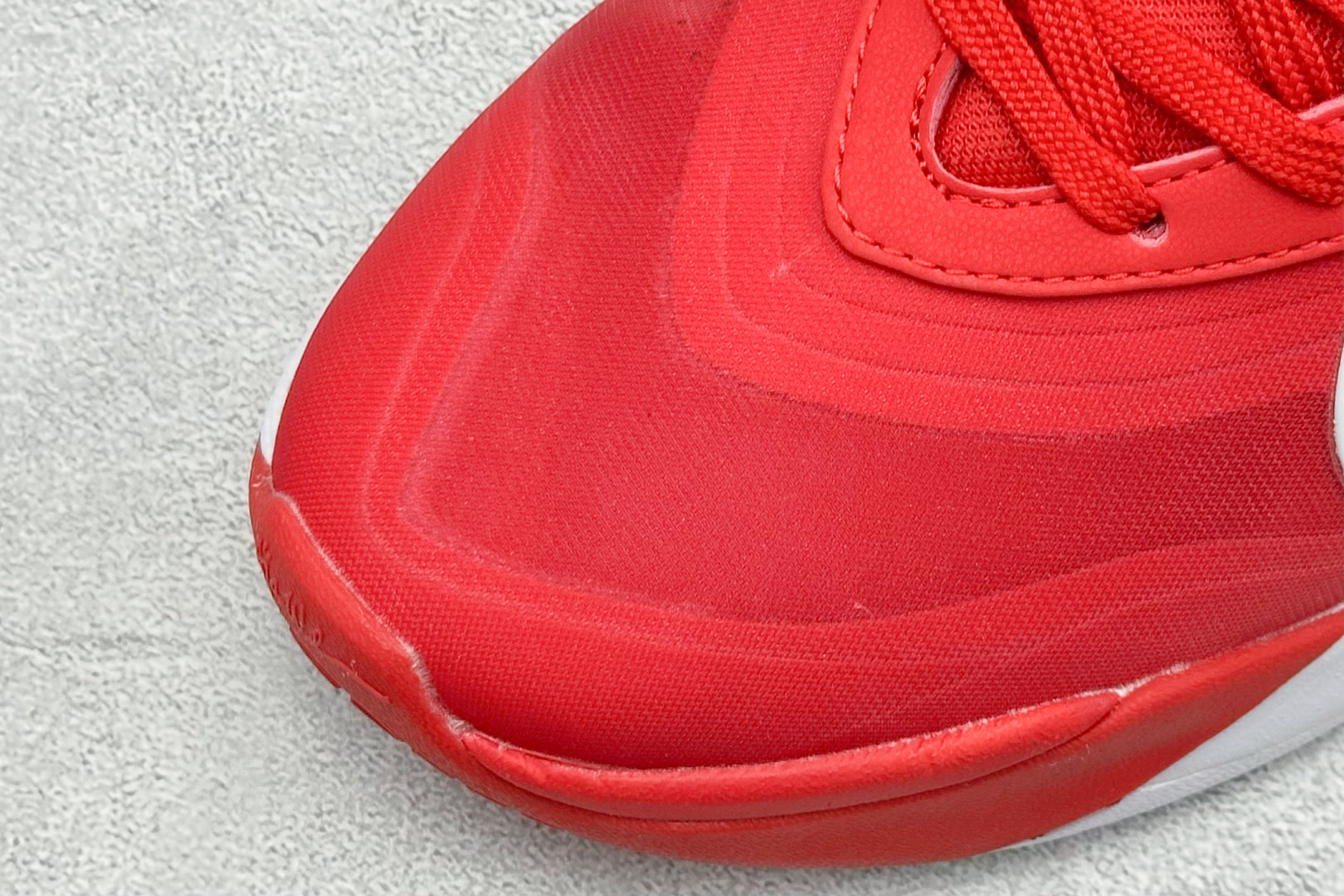 图片[7]-GJR版 Nike A\’One 威尔逊 舒适百搭防滑耐磨低帮篮球鞋 鞋款的主人正是当今 WNBA 现役第一人阿贾·威尔逊。鞋款被命名为 Nike A’One，结合了代目和阿贾的名字，显得十分巧妙。这双鞋历经两年多的精心研发，采用先进的 Cushlon ST2 泡棉技术，提供灵敏的缓震性能，并对抓地力进行了全面革新，确保运动员在球场上能够平稳、迅速地移动。透气网眼鞋面为运动员提供了顶级的支撑效果，非常适合那些勇于挑战极限的球场勇士。 货号：HQ8500-600 尺码：36 37 38 39 40 40.5 41 42 42.5 43 44 44.5 45 46-选品中心