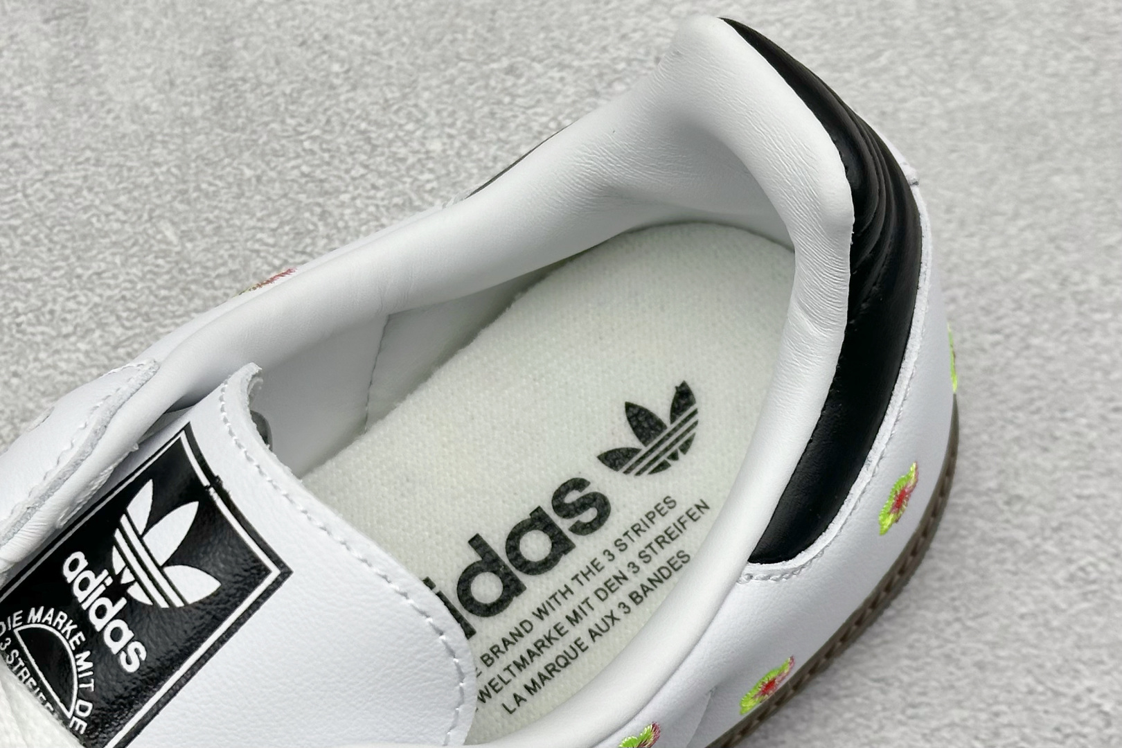 Adidoriginals Samba 灰白小花 IF4396