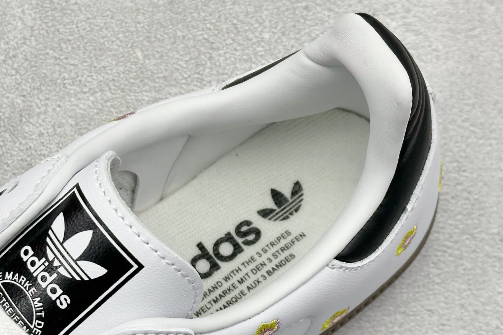 Adidoriginals Samba 灰白小花 IF4395