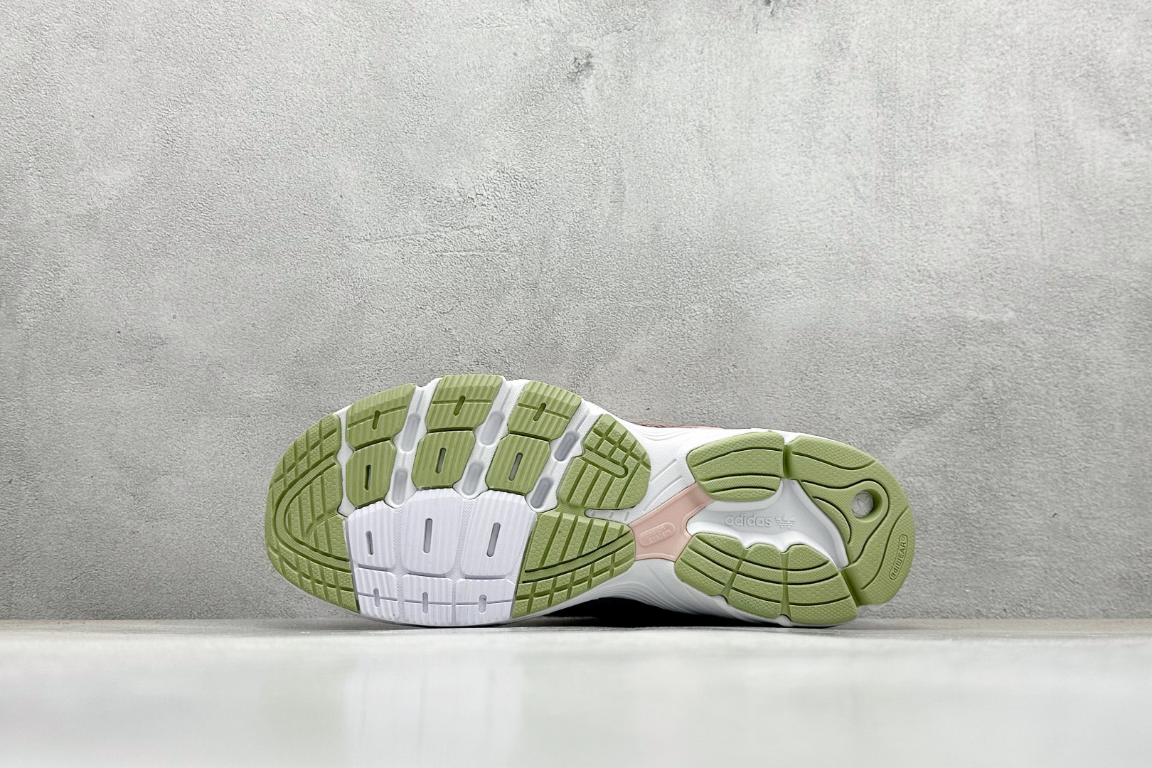 Ad originals Astir 耐磨舒适低帮运动休闲鞋 GW4341