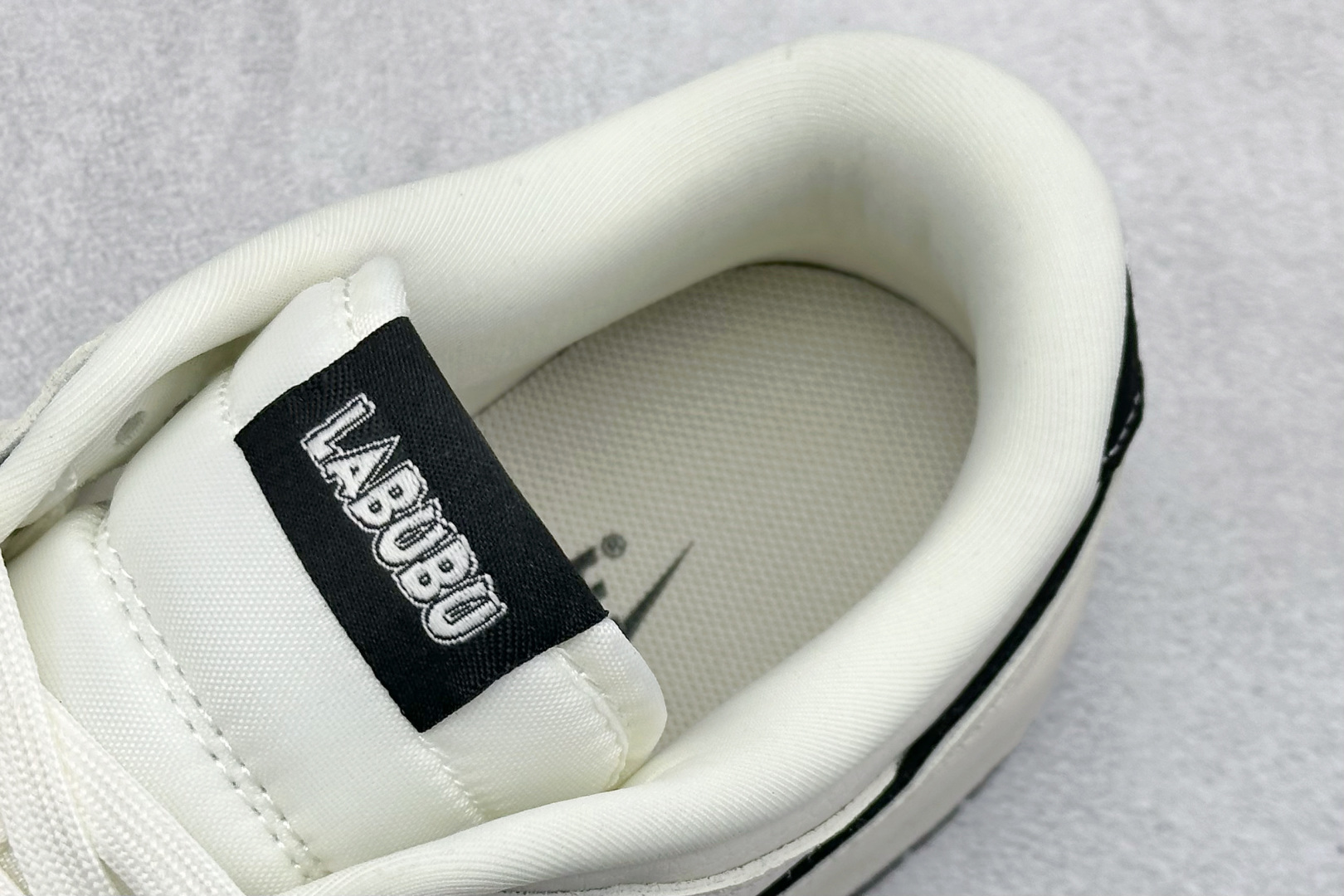 NIKE SB Dunk Low RETRO x LABUBU 黑白 DS6608-010