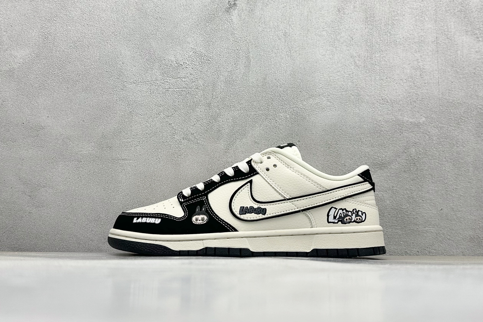 NIKE SB Dunk Low RETRO x LABUBU 黑白 DS6608-010