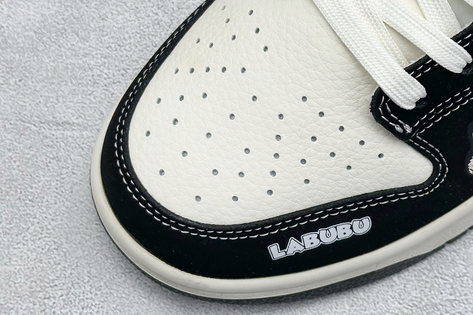 NIKE SB Dunk Low RETRO x LABUBU 黑白 DS6608-010