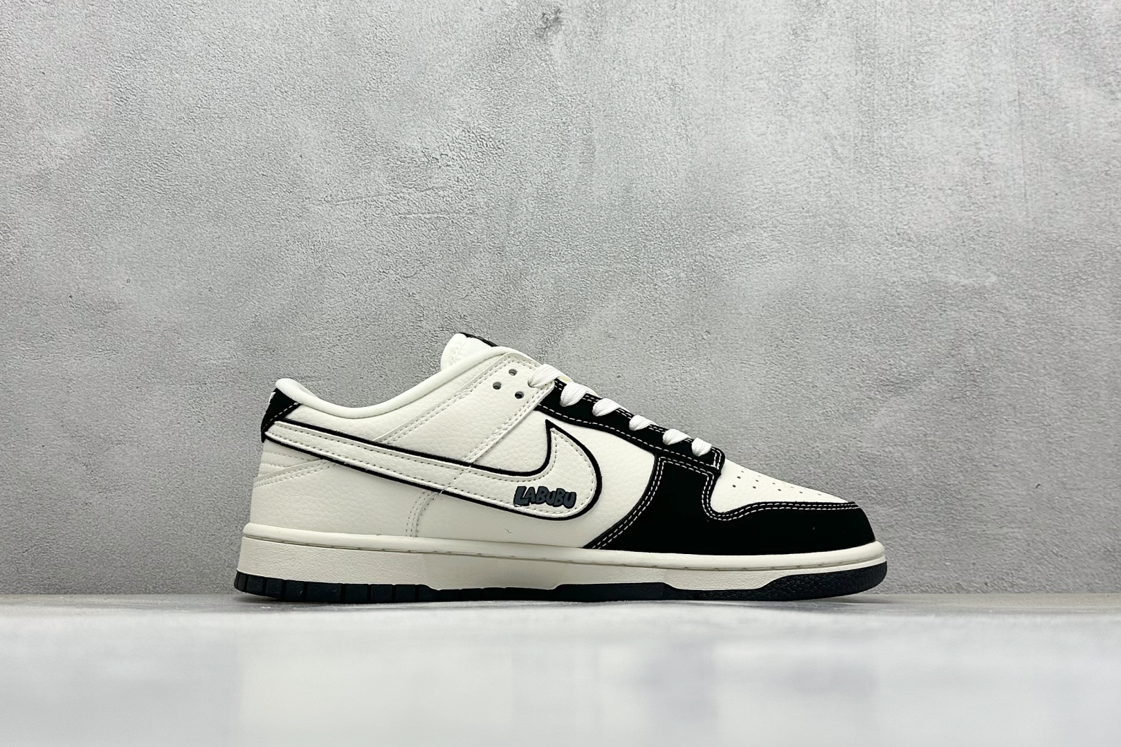 NIKE SB Dunk Low RETRO x LABUBU 黑白 DS6608-010