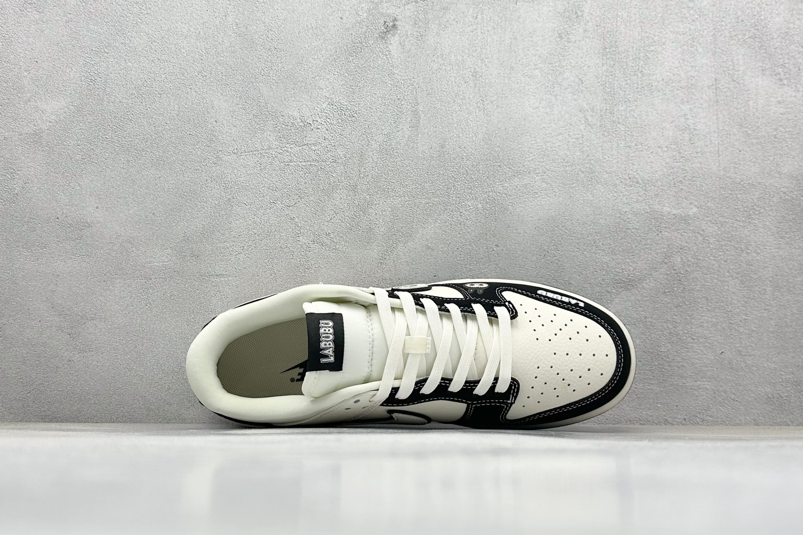 NIKE SB Dunk Low RETRO x LABUBU 黑白 DS6608-010