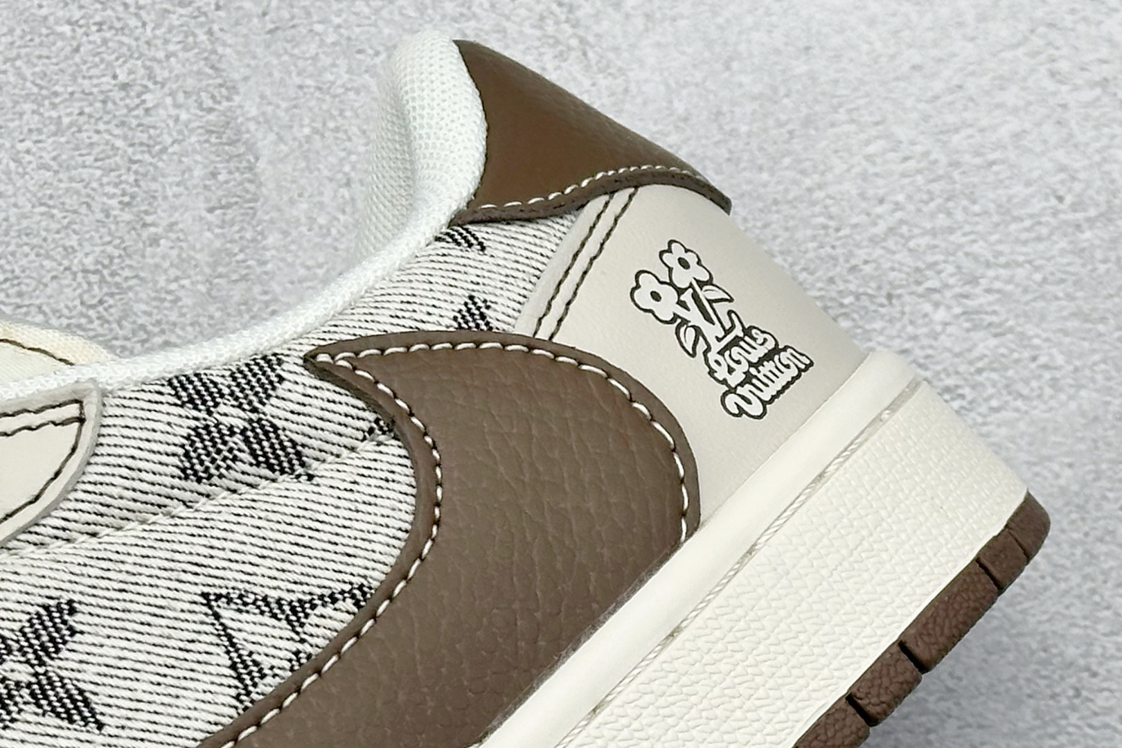 XC版Travis Scott x Fragment Design x Air Jordan 1 Low SP AJ1 乔1 LV联名 米棕布尾 低帮文化休闲板鞋 XS7089-605