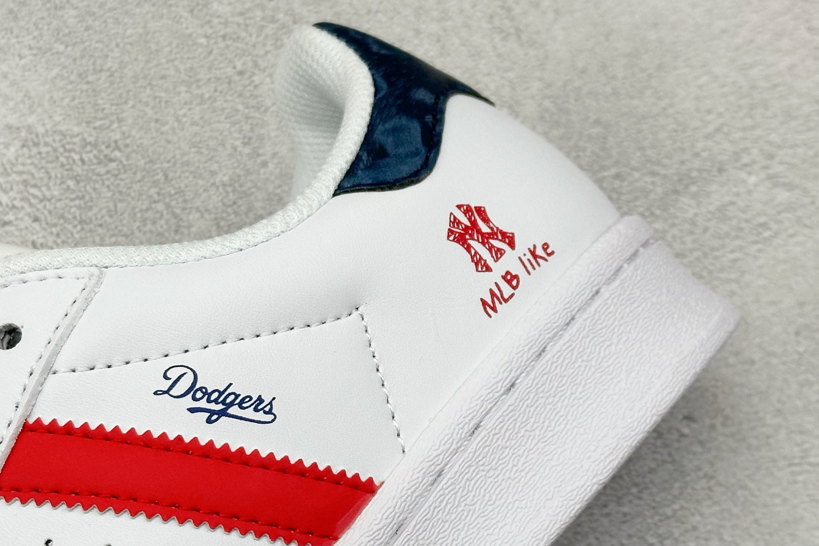 AD Originals Superstar x 贝壳头 MLB 采用全新头层拼接皮革材质 BZ2536