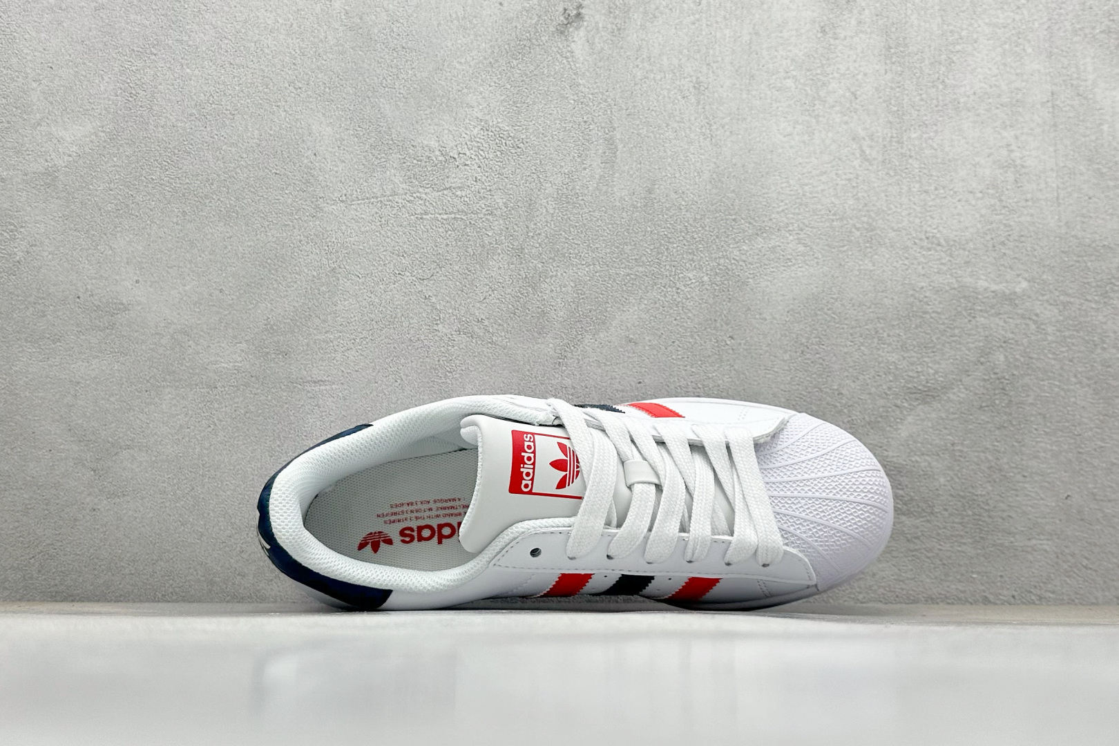 AD Originals Superstar x 贝壳头 MLB 采用全新头层拼接皮革材质 BZ2536