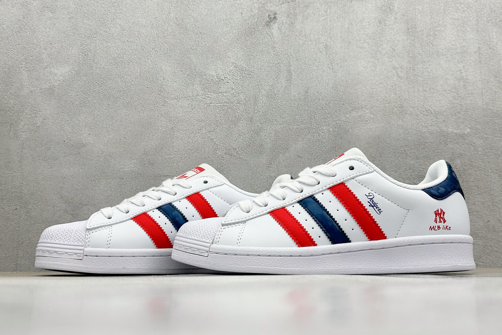 AD Originals Superstar x 贝壳头 MLB 采用全新头层拼接皮革材质 BZ2536