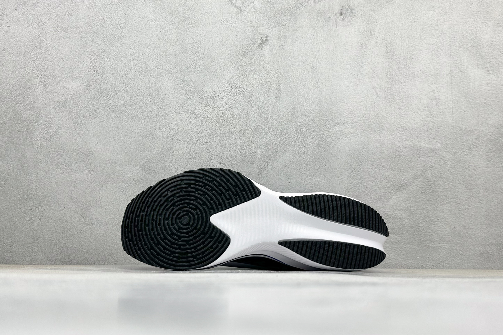 NIKE ZOOM PLUS 全新跑鞋 采用密度更高的材料 CK4318-157
