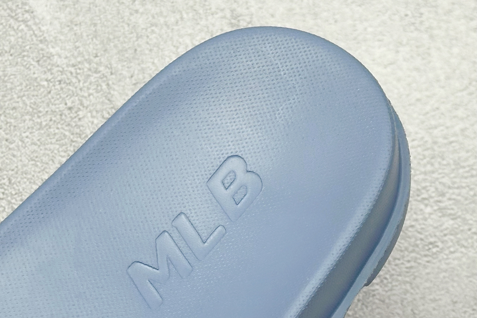 MLB 25款夏季新款复古暗纹老花时尚休闲拖鞋
