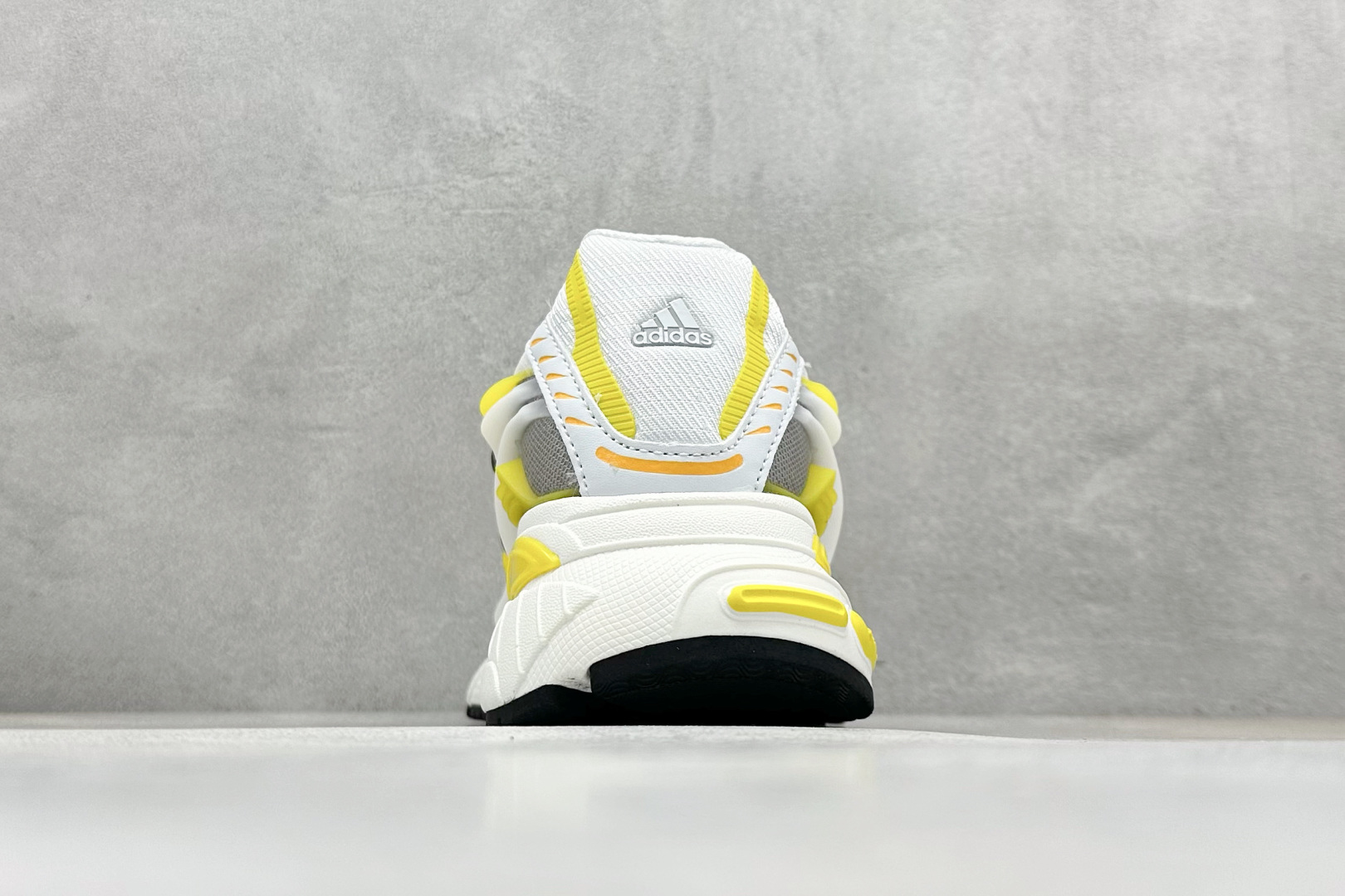 AdidOriginals Adistar Jellyfish 阿迪复古舒适防滑减震运动鞋 JP9267
