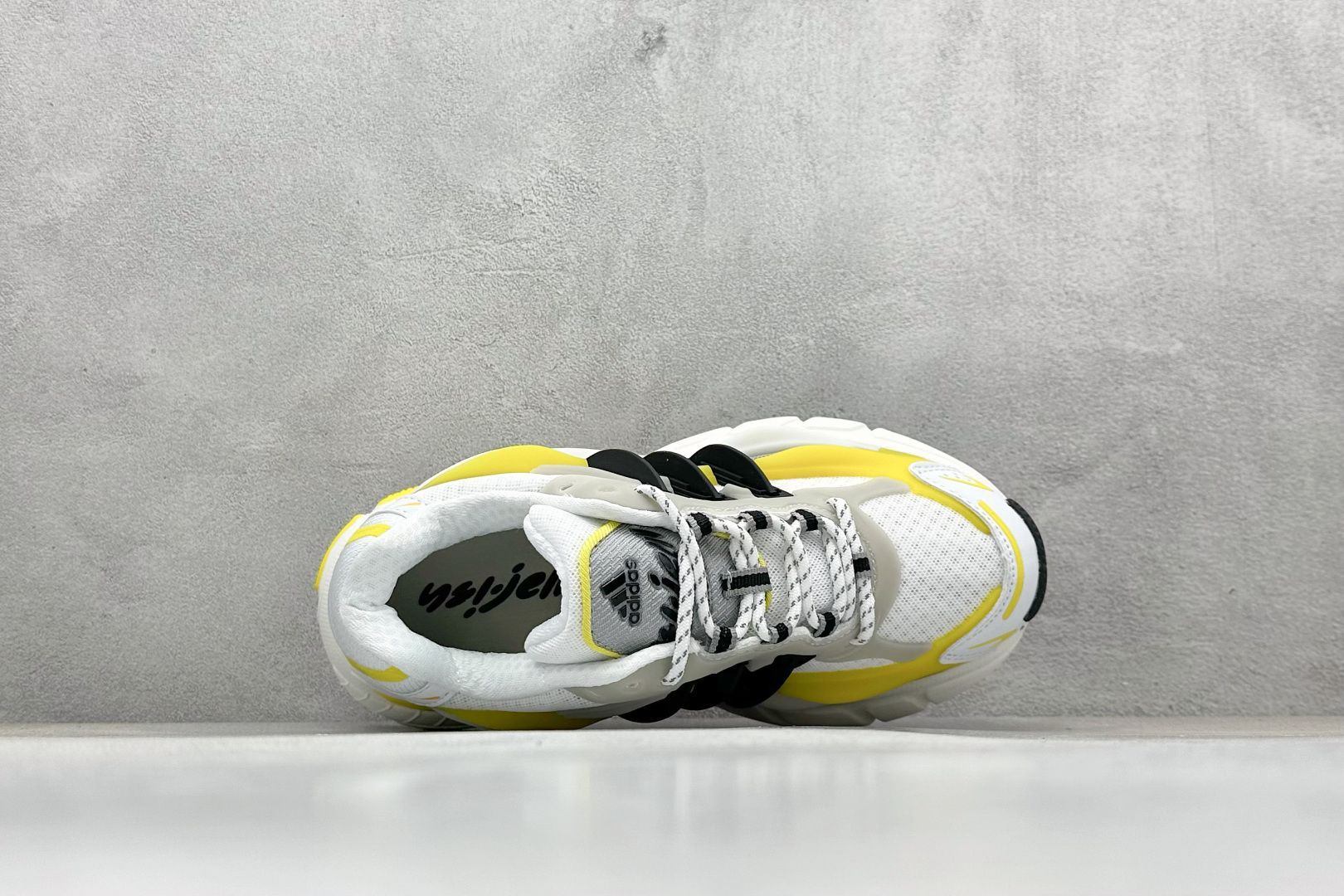 AdidOriginals Adistar Jellyfish 阿迪复古舒适防滑减震运动鞋 JP9267