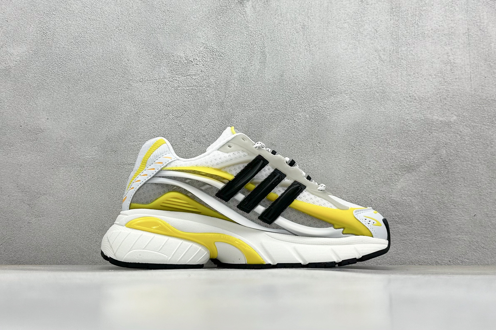 AdidOriginals Adistar Jellyfish 阿迪复古舒适防滑减震运动鞋 JP9267