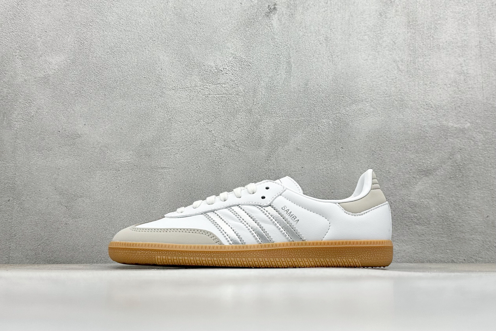 AdidSamba W 阿迪三叶草休闲板鞋 JI2725