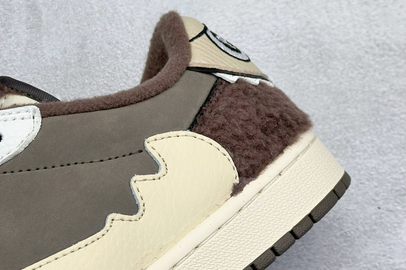 Travis Scott x Air Jordan 1 Low 倒钩 泡泡玛特 DM7866-717