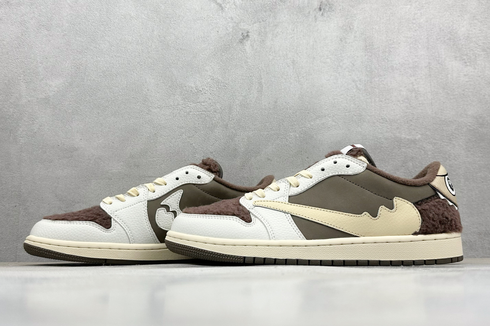 Travis Scott x Air Jordan 1 Low 倒钩 泡泡玛特 DM7866-717